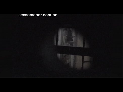 ❤️ Blondie ichi bo'sh g'ishtlar orqasida yashiringan qo'shni voyeur tomonidan yashirincha videoga tushadi seks da pornoda uz.sexonfire.ru